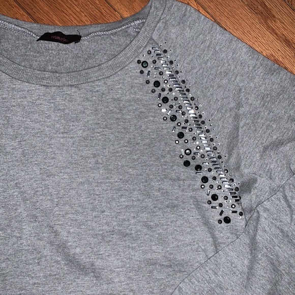 Cute gray sweater with embellishment ✨ - Picture 2 of 4